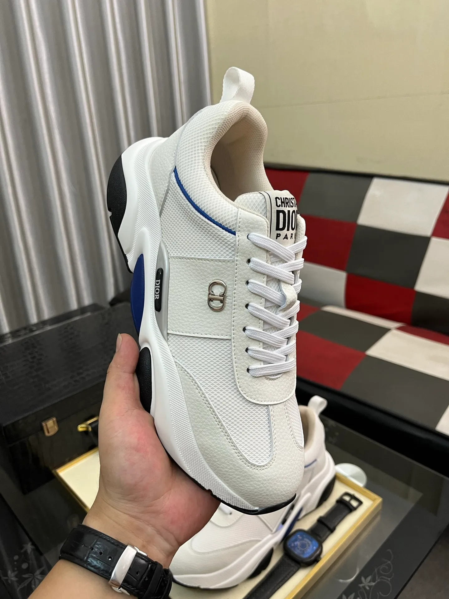 Men's men's shoes💰458⌚️⌚️Dior original quality.~ Unique modern style sneakers. 🏃A must-have casual shoe for trendy men😍😍 Original brand imported from Italy, imported original leather, sheep lining (refuses to discolor and grind feet) Sole: Original sole provided by the original factory, French lazy style design ⚠️Fit to the feet, original quality, super comfortable original sole. Just like shooting the real thing🎬The real thing is better, code number: 38-444⃣️colors available
